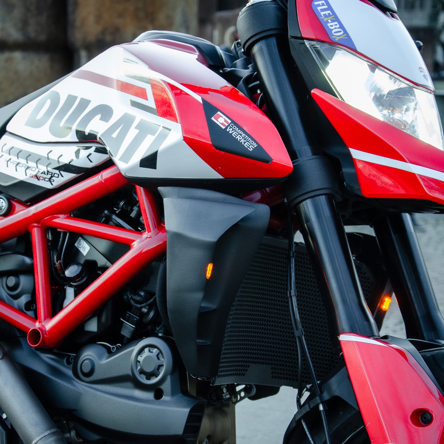 SIDE WINGS WITH FRONT INDICATORS HYPERMOTARD 950