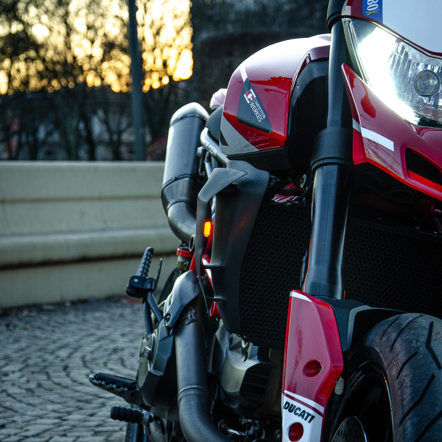 SIDE WINGS WITH FRONT INDICATORS HYPERMOTARD 950