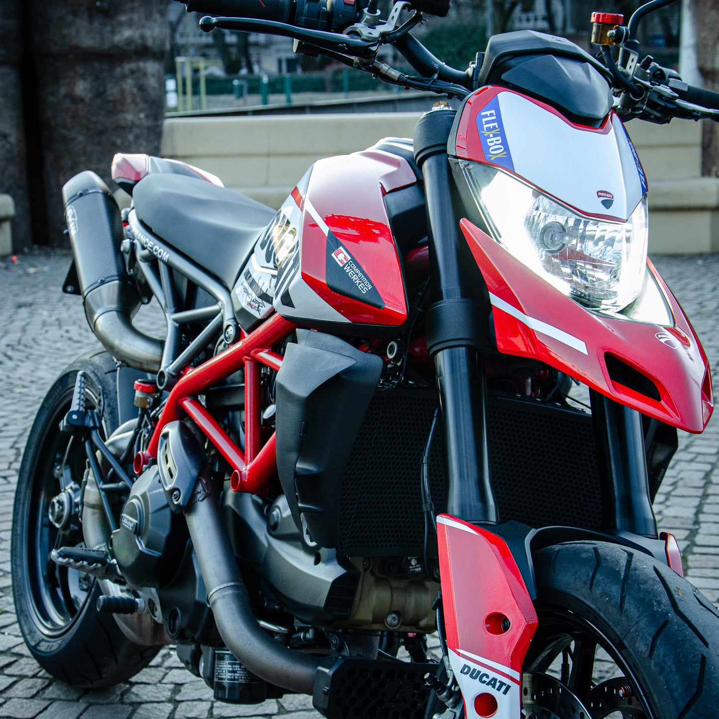 SIDE WINGS WITH FRONT INDICATORS HYPERMOTARD 950