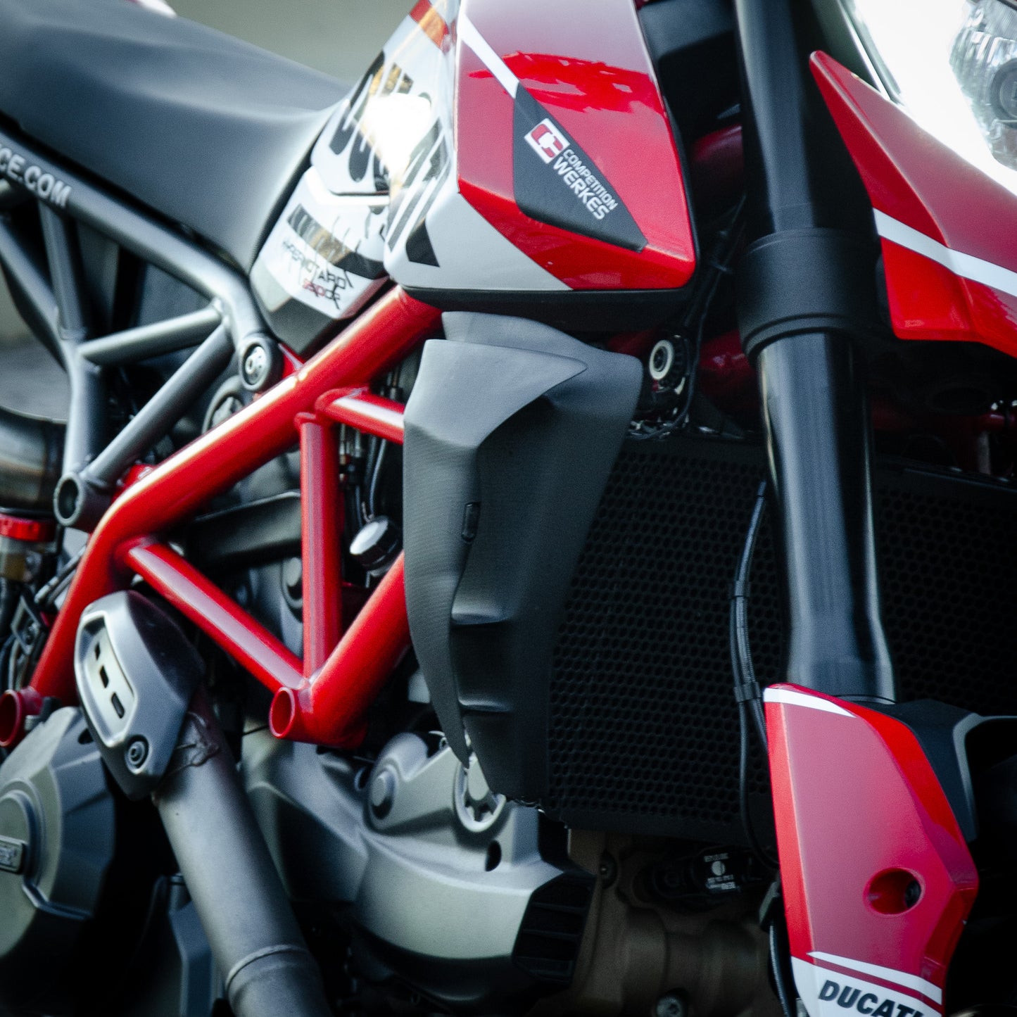 SIDE WINGS WITH FRONT INDICATORS HYPERMOTARD 950
