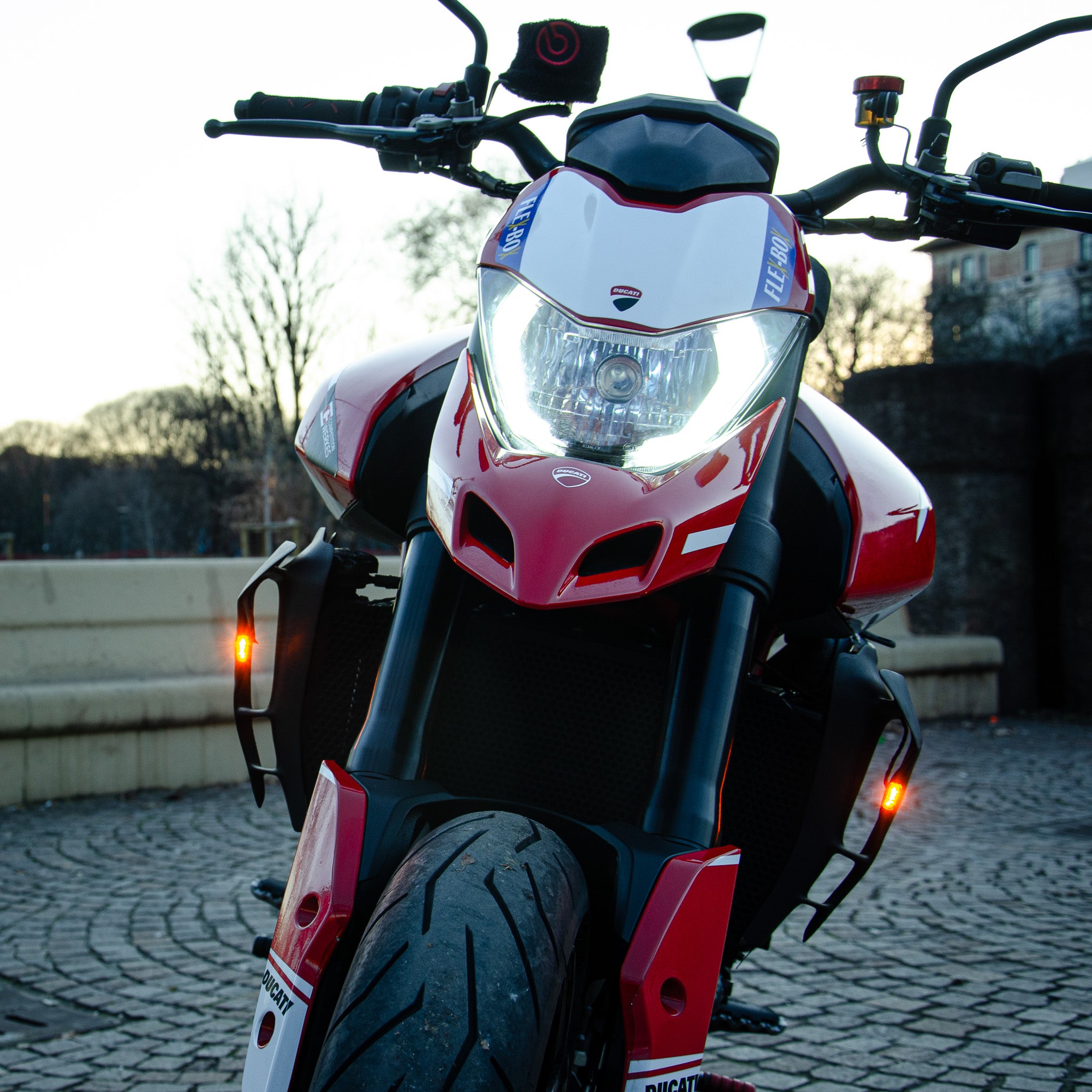 SIDE WINGS CON LUCI FRECCE ANTERIORI HYPERMOTARD 950